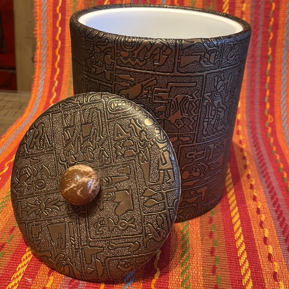 Ice bucket 6” x 5.65” vinyl wrap w/3-D embossed character. Black/bronze - Picture 1 of 8